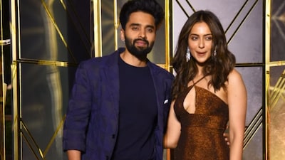  The couple lent a helping hand to a balloon seller on their way to the car.(Photo Credit: Instagram)