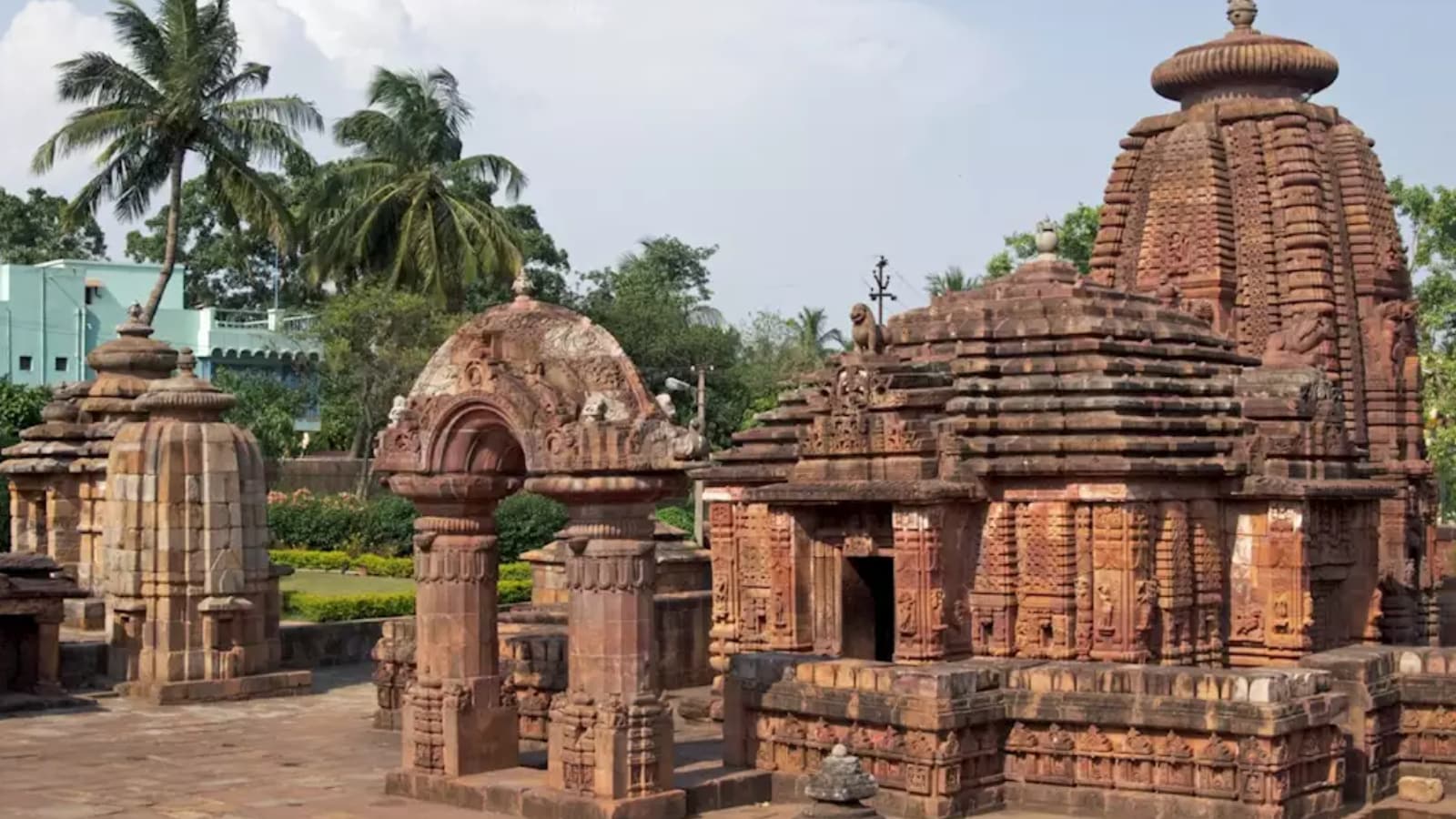 Another significant linguistic correction occurred in 2011, when Odisha was renamed from Orissa. Along with the state’s name, the language Oriya was officially changed to Odia. The amendment aimed to reflect the accurate pronunciation in the Odia language and rectify colonial-era spellings introduced by the British. 