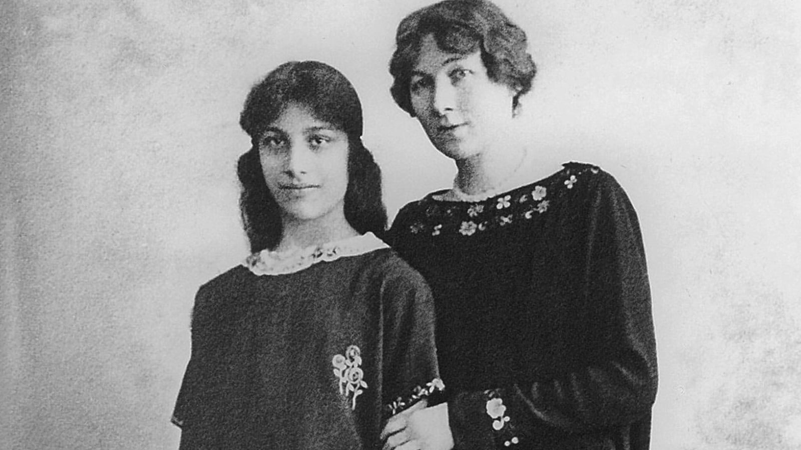 Even while serving Britain, Noor did not forget India’s struggle for independence. She admired Mahatma Gandhi and believed in freedom from colonial rule. According to Basu’s book, she informed her British recruiters that once the war ended, she might have to support India over Britain. Her nephew, Pir Zia Inayat Khan, told Al Jazeera, “From a young age, Khan was already someone who was always very intrinsically selfless and self-giving.” He added that she stood up for the oppressed, no matter who they were. 