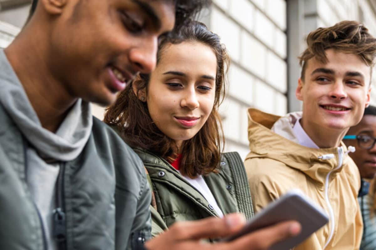 Doomscrolling Vs Decompression: How To Tell If Your Screen Time Is Hurting Or Helping You