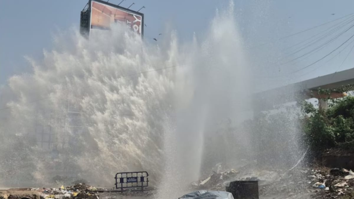 50-Foot 'Water Volcano' On Mumbai Street After Major Pipeline Burst | WATCH