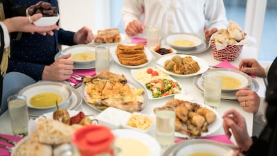 During Ramadan, Mumbai’s Mohammad Ali Road and Yari Road transform into a lively food street after sunset. Crowds gather for iftar, with stalls selling kebabs, drinks, and sweets. Here is a curated list of the 7 best spots to visit in Mumbai for a delicious iftar feast. (Image-Canva)