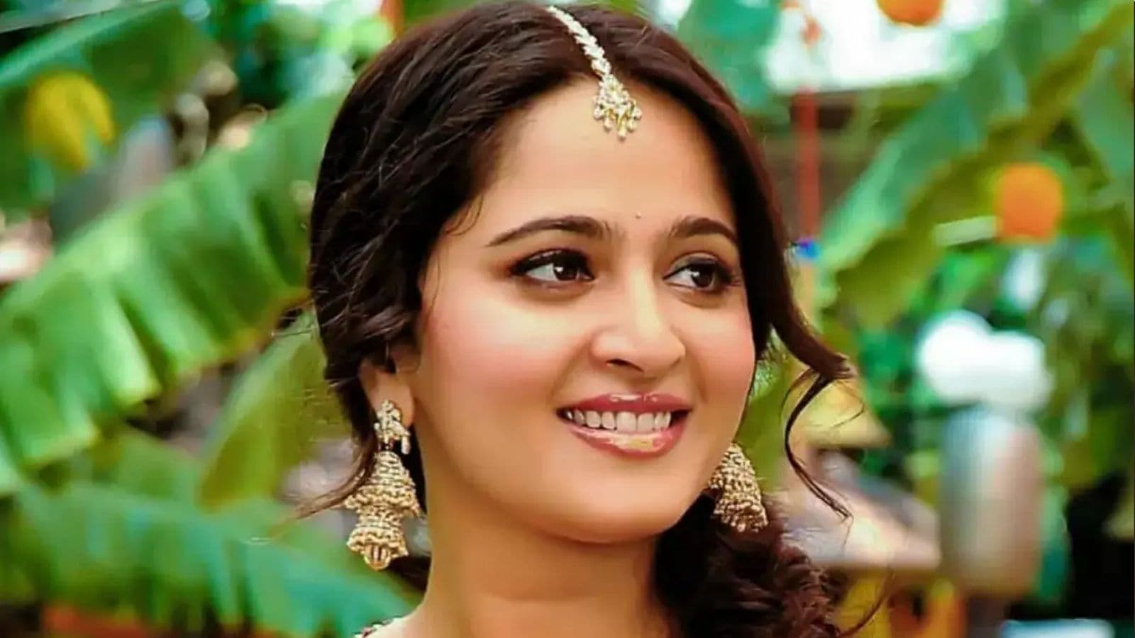 Anushka Shetty, Anushka net worth, Baahubali actress income, Anushka Shetty assets, Anushka Shetty career, Anushka Shetty lifestyle,  అనుష్క శెట్టి, టాలీవుడ్ హీరోయిన్, బాహుబలి నటి, అనుష్క శెట్టి నెట్‌వర్త్, అనుష్క ఆస్తులు, మలయాళ డెబ్యూ,