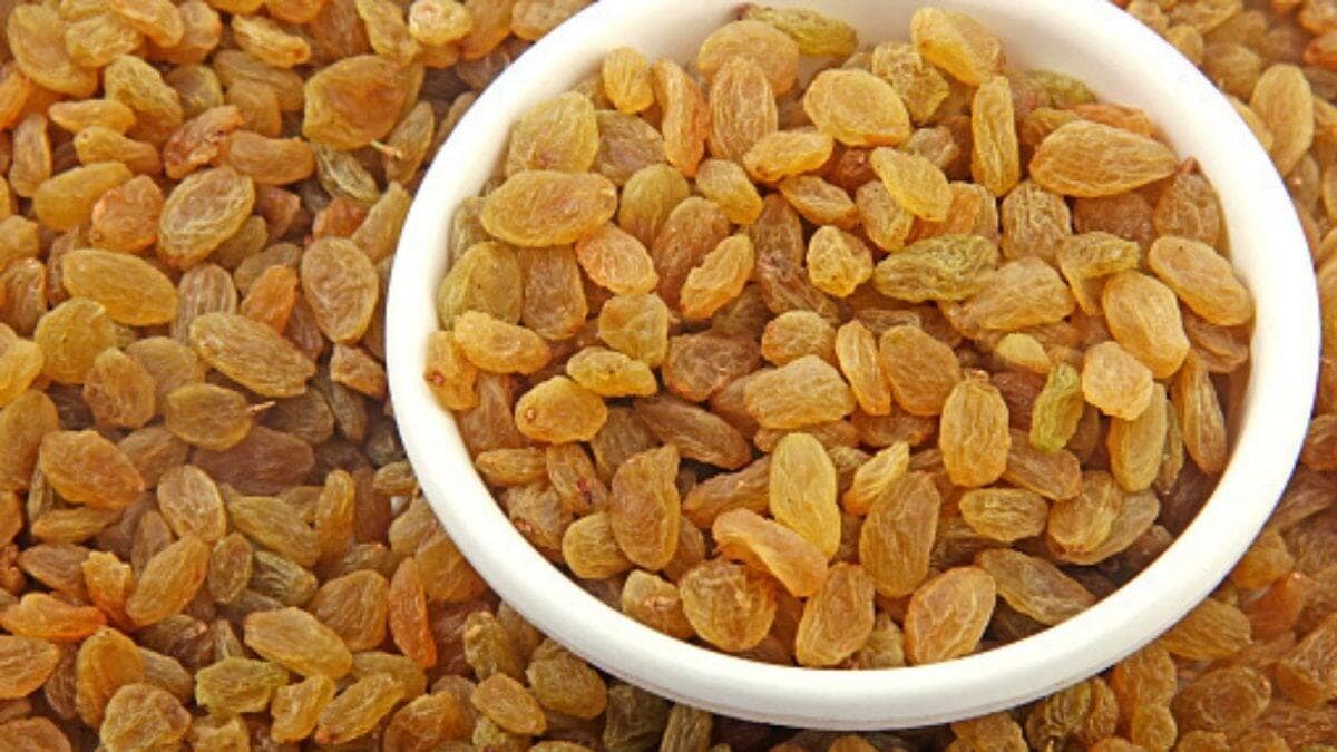 Why Eating Raisins Daily Can Boost Immunity, Heart Health And Energy Levels