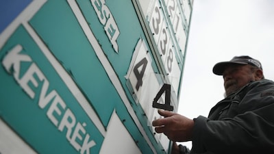 Poland and Hungary urge the EU to reassess sanctions on Russian energy imports amid rising oil and gas prices due to Middle East tensions, warning of economic risks. (Image: reuters)