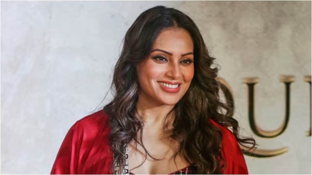 Bipasha Basu Says Viral Paparazzi Video Misrepresented Her Reaction