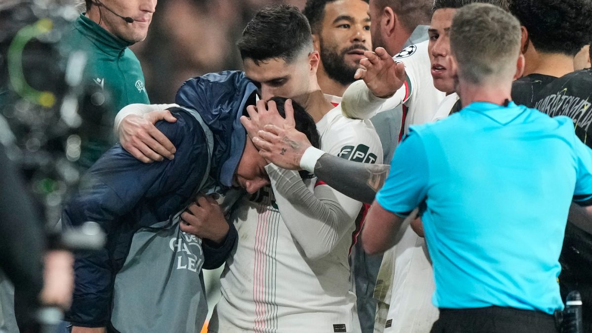 Apologetic Pedro Neto Says Sorry To PSG Ball Boy '35 Times' After Tussle | WATCH
