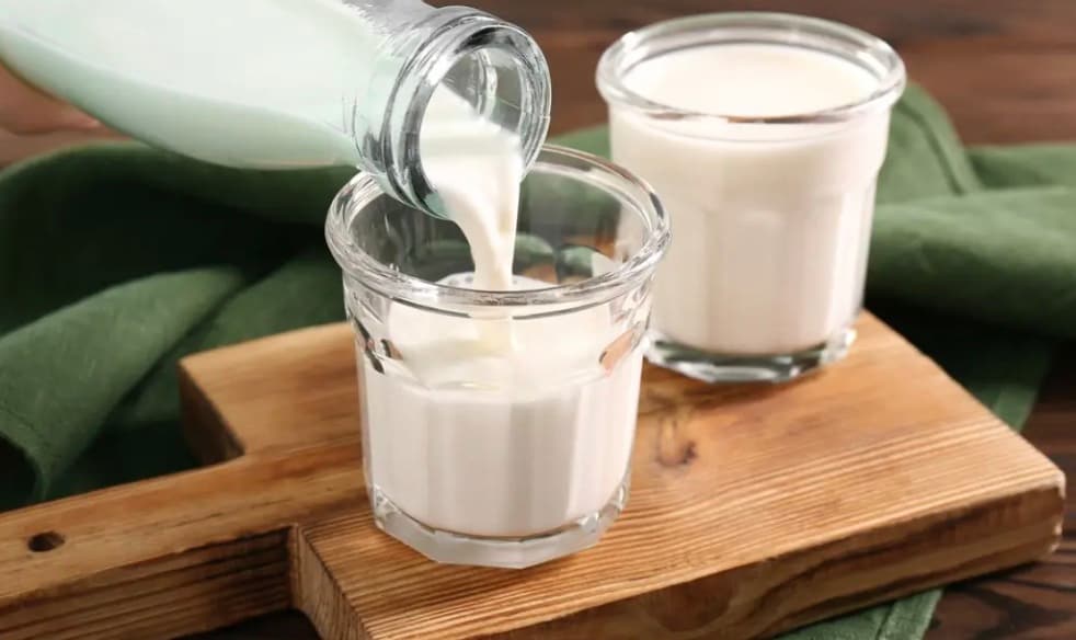  Denmark ranks among the countries with the highest milk consumption per person in the world. On average, people in Denmark consume about 395 kilograms of milk per person each year, placing the country at the top globally. Dairy products form a key part of the Danish diet and are widely enjoyed as milk, cheese, butter, yogurt, and other dairy foods.