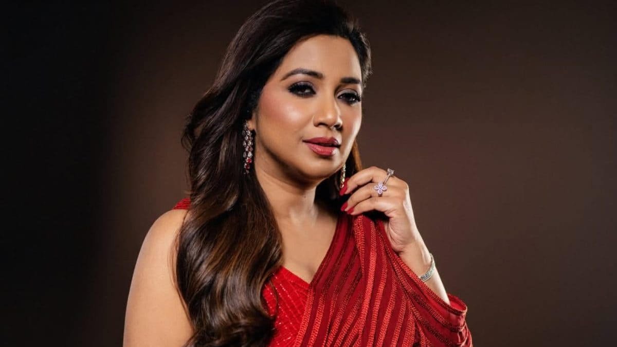 Shreya Ghoshal Slams Singers For Lip-Syncing During Live Performances: ‘Aapne Mehnat Nahi Kari’ | Bollywood News