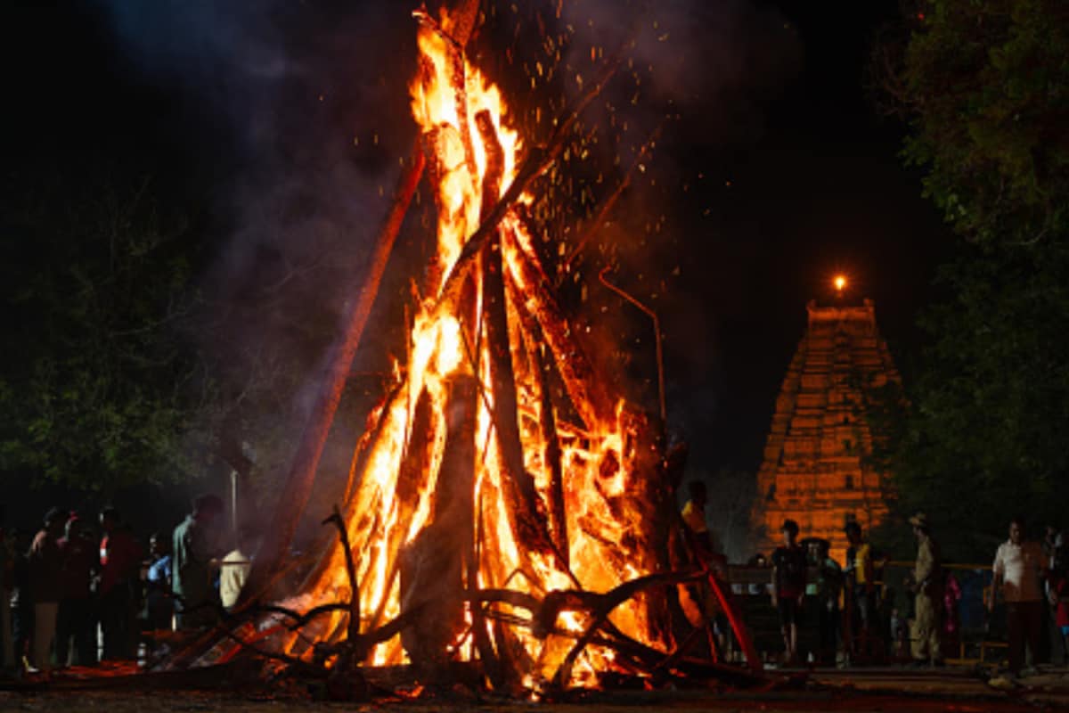 Holika Dahan 2026: Essential Puja Thali Items And Complete Step-by-Step Ritual Guide