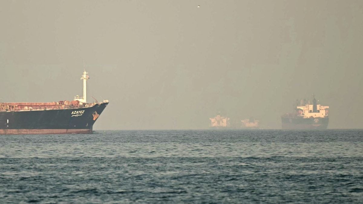 37 Indian-Flagged Ships With Over 1,100 Seafarers Stranded Near Hormuz Amid West Asia Tensions