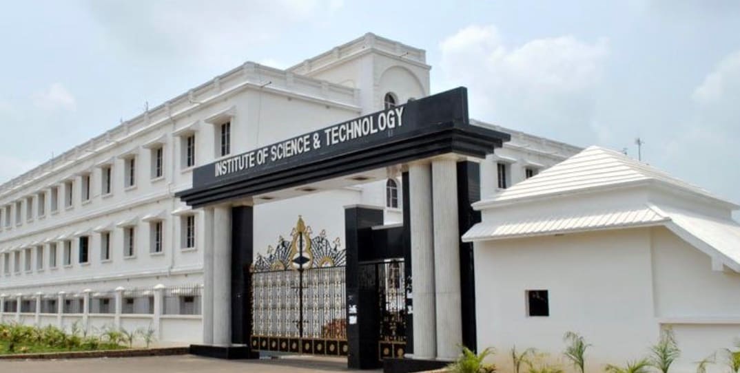 Institute of Science Tokyo: Scoring 86.9, the Institute of Science Tokyo stands out for its strong employer reputation. It combines technological innovation with dental sciences, equipping students with modern skills aligned with industry demands.