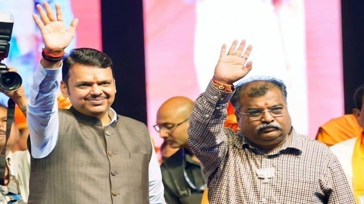 500 Maharashtrian Tourists Return From Dubai As MahaHelpline Steps In Amid Flight Disruptions