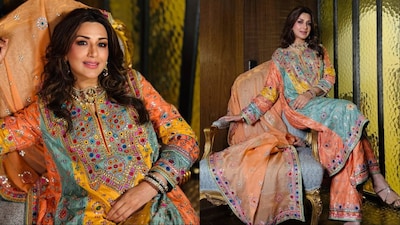 Sonali Bendre stuns in a vibrant Abu Jani Sandeep Khosla kurta set.