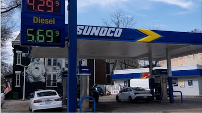 Prices are seen at a gas station on Capitol Hill amid the U.S.-Israeli war with Iran (Photo: AFP)