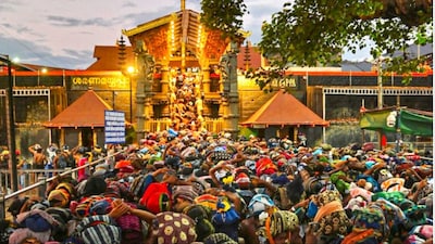 Rush of people as they wait to offer prayers at the Sabarimala temple in Kerala (Photo: PTI)