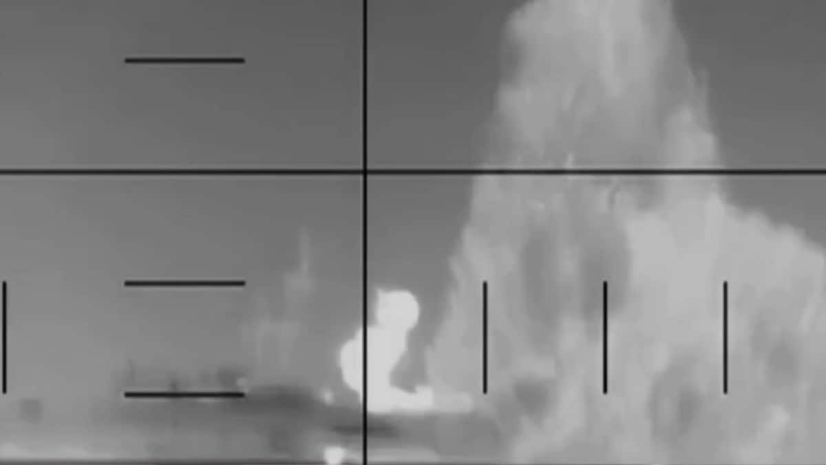 80 Killed As US Torpedoes Iranian Warship Returning From India | Video