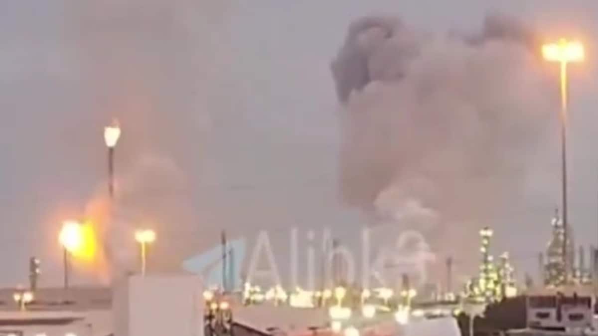 Iranian Missiles Light Up Bahrain Sky As US Base Comes Under Attack | Video