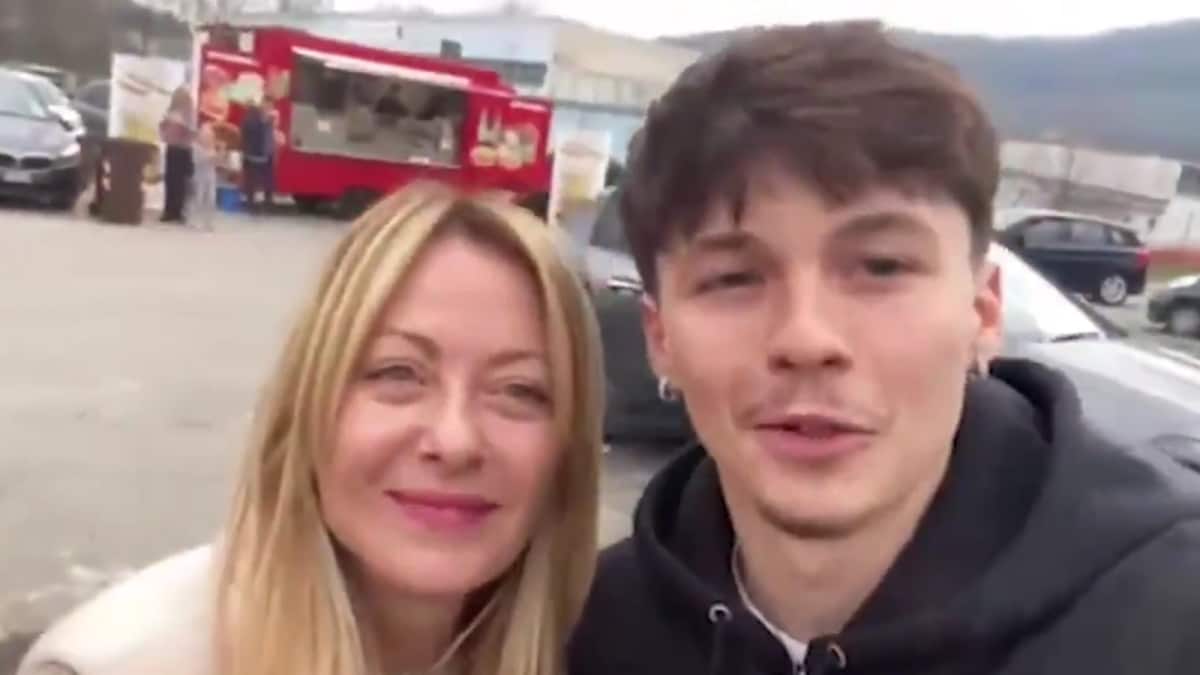 ‘Will Vote No’: Man Counters Meloni While Taking Selfie, Italian PM's Response Awes Netizens | Watch