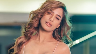 Poonam Pandey announces pregnancy, drops baby bump photos. (Photo: Instagram)