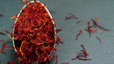 In Bengaluru’s markets, saffron is currently retailing between Rs 2.5 lakh and Rs 3 lakh per kilogram. Market observers indicate that if supply disruptions persist, prices could rise to Rs 4 lakh per kilogram within the next fortnight. (Image: Canva)