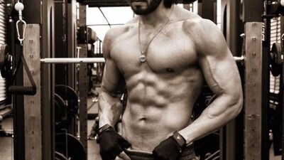 सलमान आणि हृतिकपूर्वी, नसीरुद्दीन शाह यांनी 80 च्या दशकात बॉलिवूडमध्ये सिक्स-पॅक ट्रेंड सुरू केला.