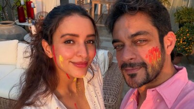 Triptii Dimri celebrates Holi with rumoured beau Sam Merchant and family.