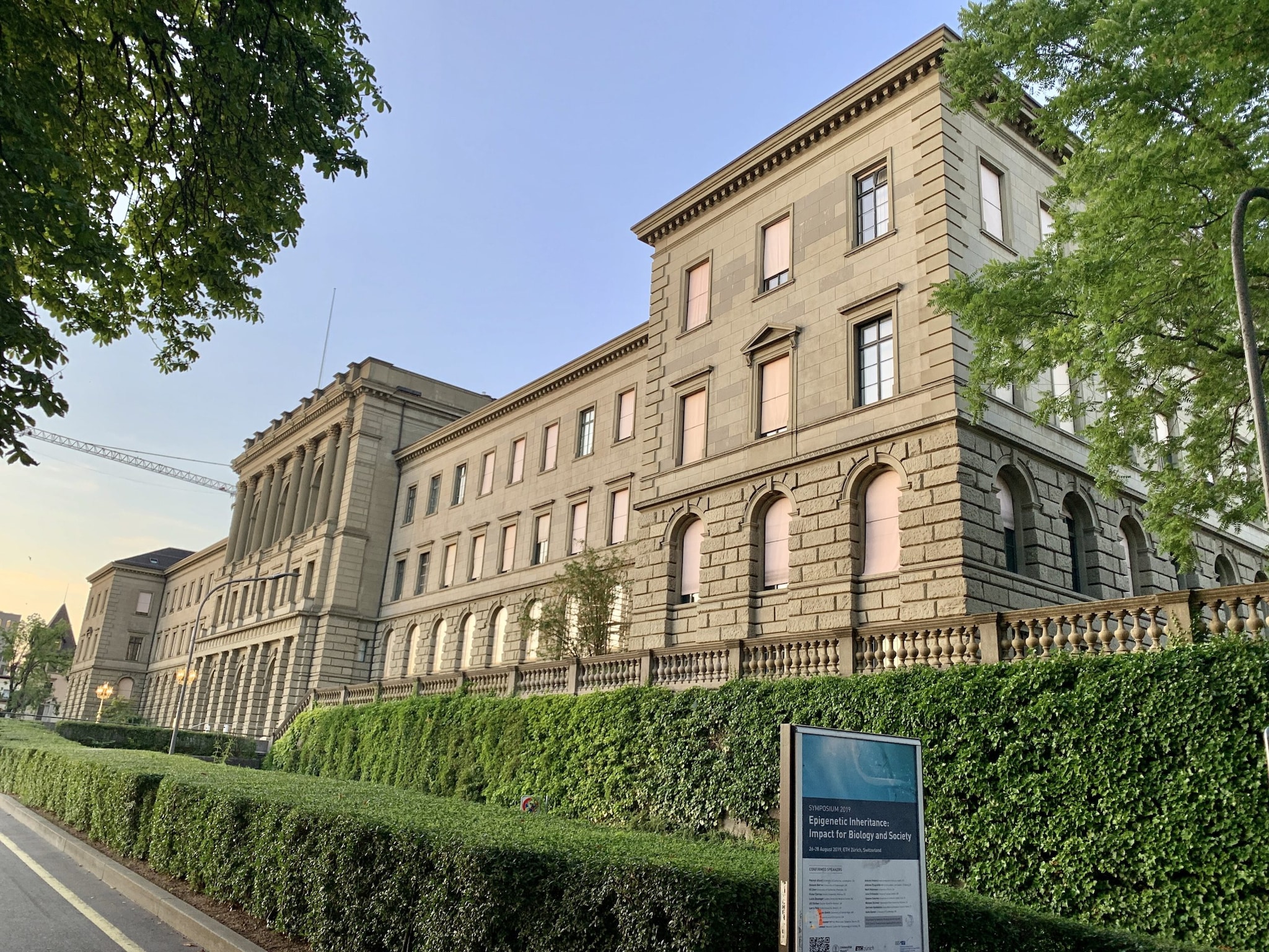University of Zurich: Ranking seventh with a score of 88.2, the University of Zurich is known for its strong academic framework and research-driven dental programmes. It offers a balanced approach to theoretical learning and clinical practice.