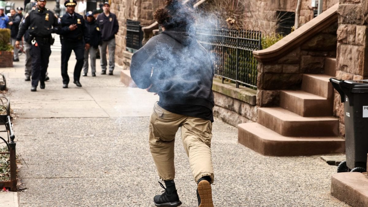 Explosive Devices Thrown Outside Mamdani’s New York Home Amid Anti-Muslim Protest