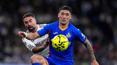 Getafe's Satriano fights for the ball against Real Madrid's Dani Carvajal during a Spanish La Liga soccer match between Real Madrid and Getafe in Madrid, Spain, Monday, March 2, 2026. (AP Photo/Manu Fernandez)