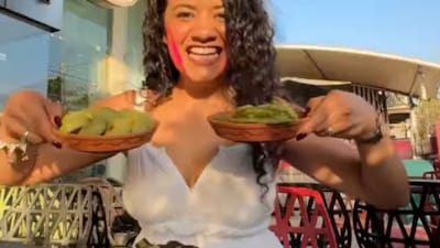 The eatery also offers Holi hampers.