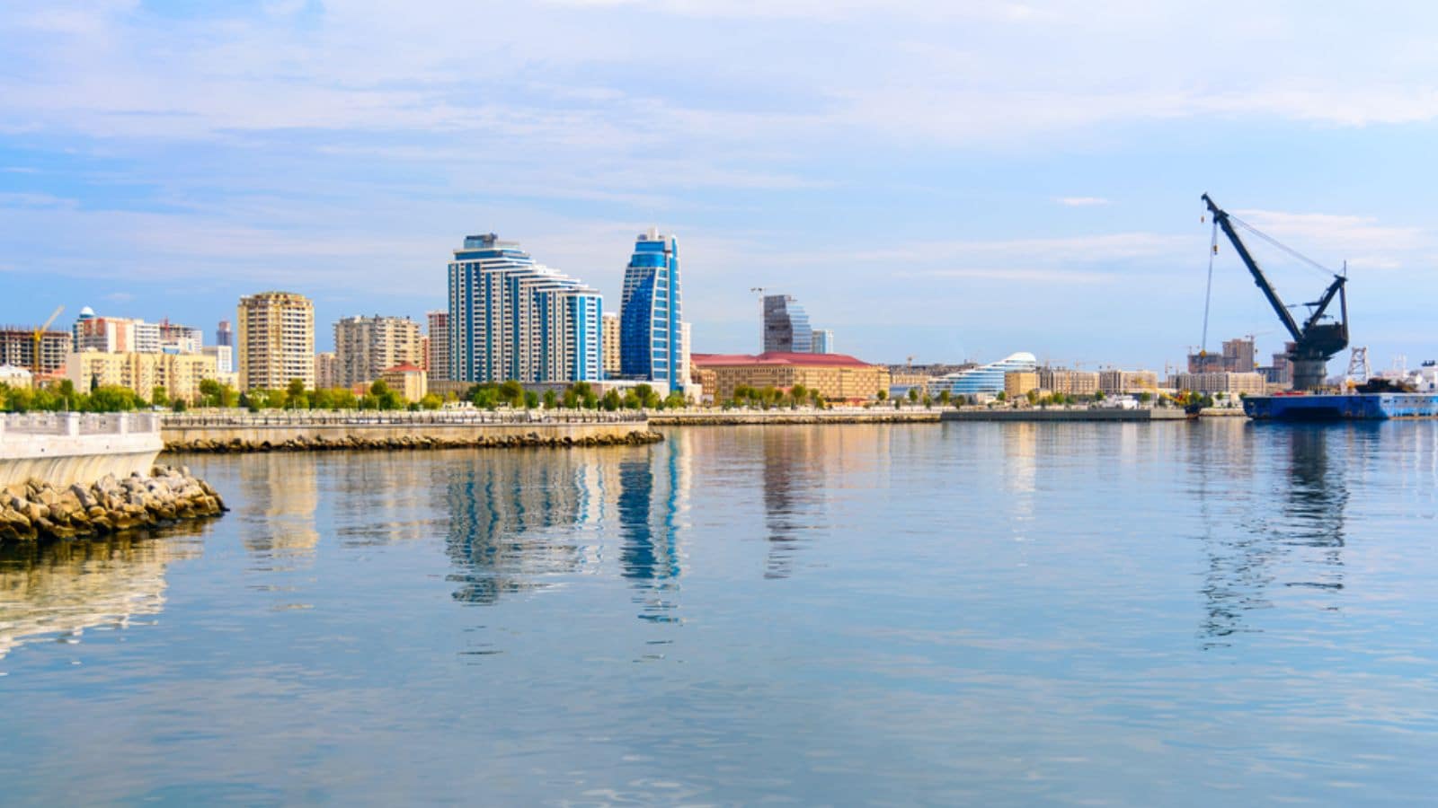 The Caspian Sea holds the record as the world’s largest salt lake. Even though it carries the name “sea,” it has no direct connection to any ocean.