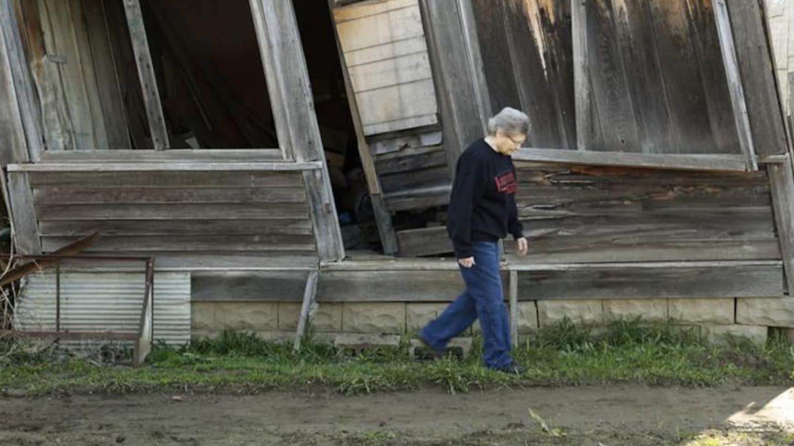 Eiler’s connection to Monowi began long before she became its only citizen. She grew up on a nearby farm and met her future husband, Rudy, while still in primary school. The two travelled together by bus to attend secondary school seven miles away. Rudy later enlisted in the US Air Force and served in France during the Korean War. During that period, Eiler briefly moved to Kansas City and worked for an airline, though she admitted city life never truly appealed to her.