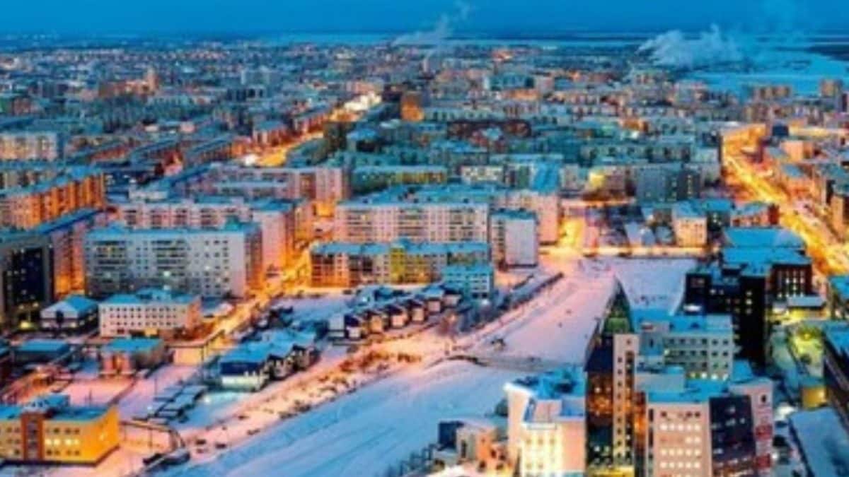 This Town Is So Small That You Can’t Find People To Play Snake & Ladder