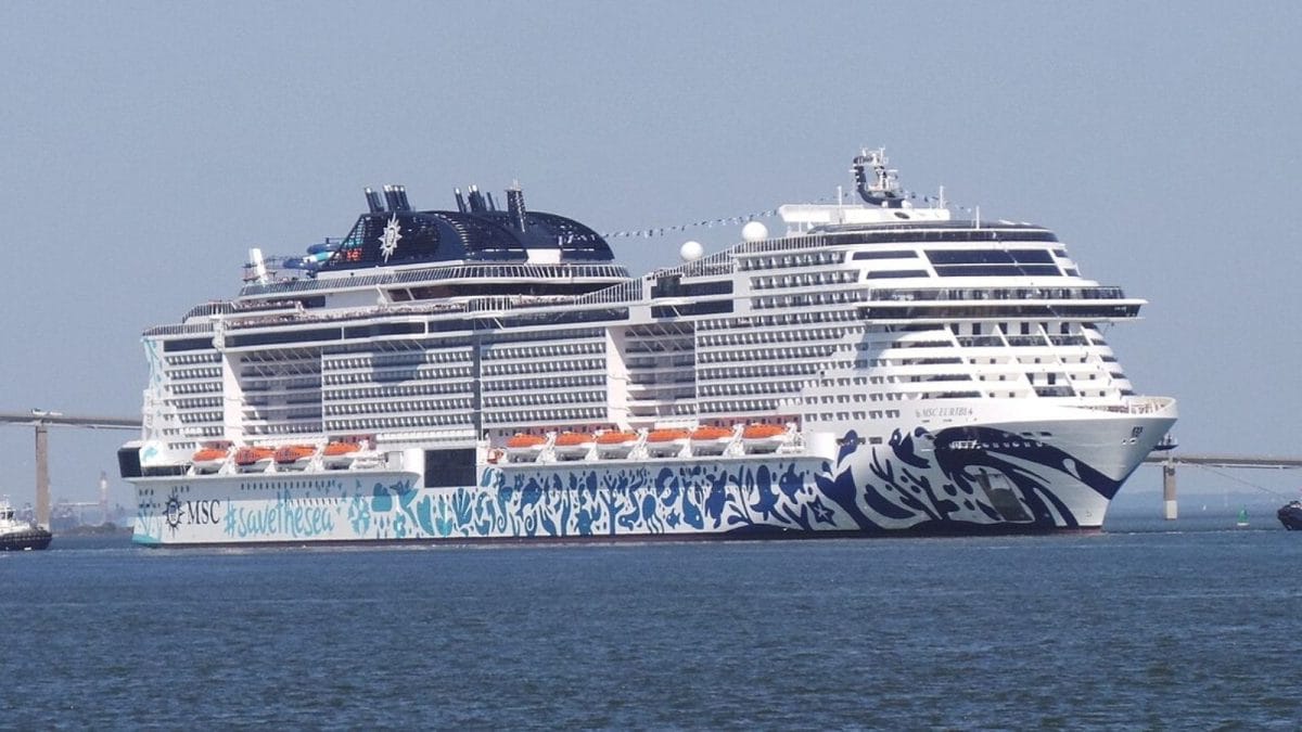 Dancing Under Drones: Tourists Party On Luxury Cruise As Gulf War Explodes Overhead