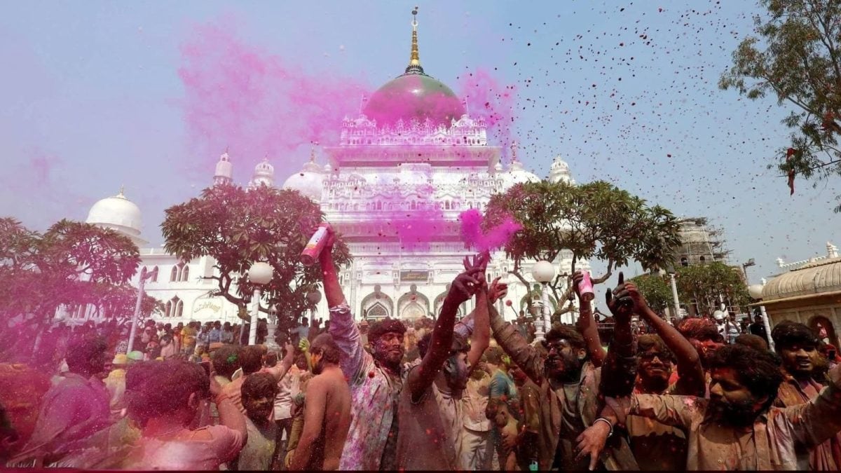 Holi Meets Ramadan: Sufi Shrine In Barabanki Hosts Peaceful Celebration Across Faiths | India News Holi Meets Ramadan: Sufi Shrine In Barabanki Hosts Peaceful Celebration Across Faiths | India News