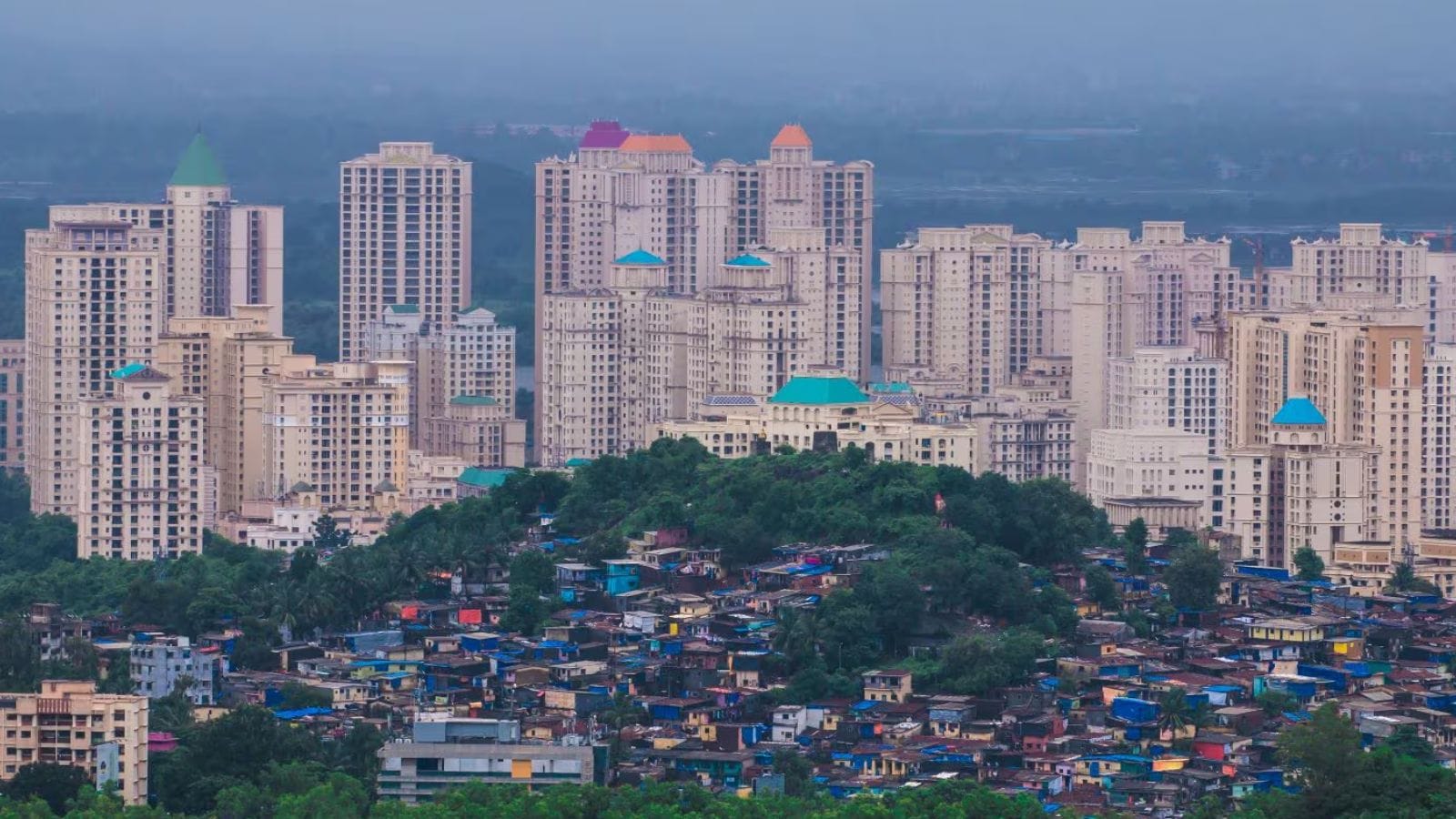 O rico mercado imobiliário e o cenário imobiliário de Mumbai continuam a receber interesse e investimentos substanciais das principais categorias da fraternidade de críquete da Índia. Por toda a cidade dos sonhos, diversos negócios residenciais de alto valor foram registrados nos últimos meses.