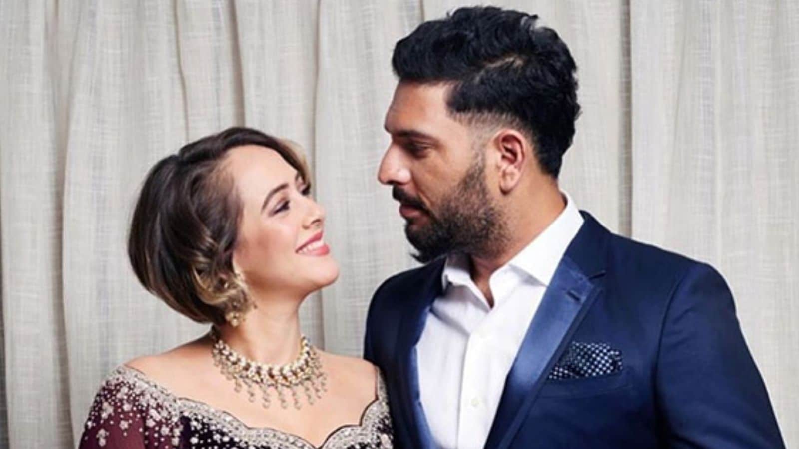 Sixer King Yuvraj Singh e sua esposa Hazel Keech também possuem um lindo apartamento na área de Worli, na popular cidade. Esta espaçosa casa nas Torres Omkar 1973 está avaliada em mais de Rs 60 milhões.  