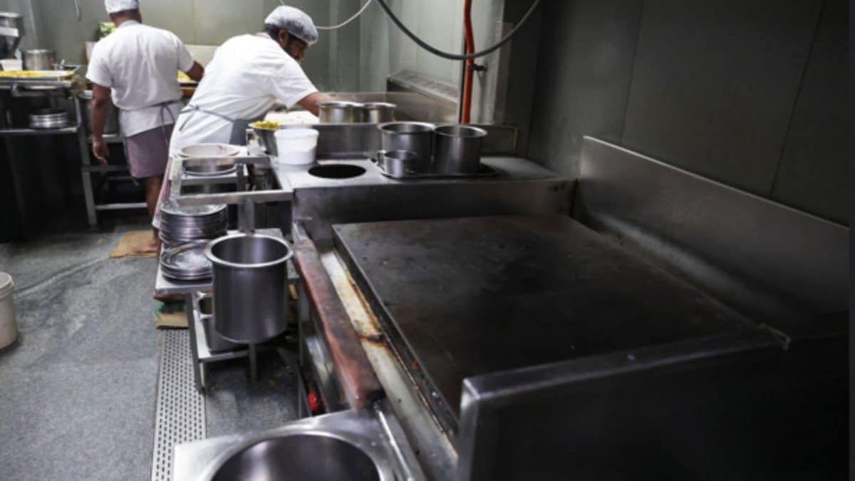 Govt Sets Up IOC-HPCL-BPCL Panel To Review Commercial LPG Supply Issues: Report