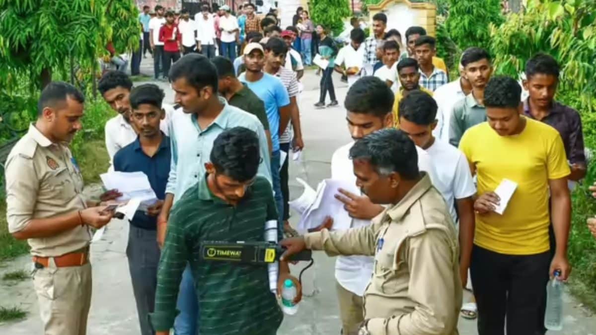 Row Over ‘Pandit’ In UP Police SI Exam Question, BJP Leaders Raise Objections