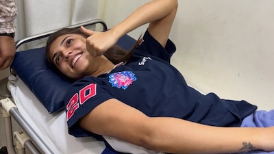 Shruti Sinha opens up about living with constant back pain, sharing hospital photos. (Photo Credit: Instagram)