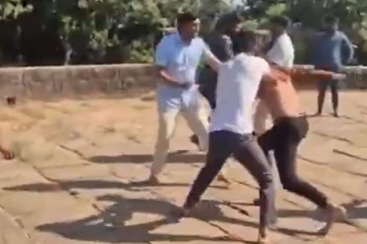 Photographers Beaten During Pre-Wedding Shoot In Karnataka After They Wore Shoes In Temple | Video
