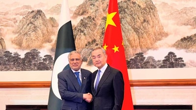 Pakistani foreign minister Ishaq Dar (L) and his Chinese counterpart Wang Yi (R) met in Beijing for talks on March 31, 2026. (Image: News18)