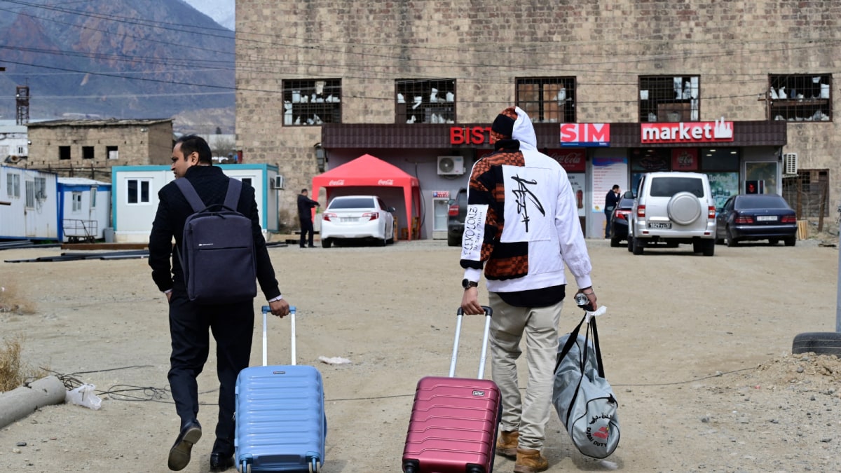 1,043 Indians Evacuated From Iran Via Armenia, Azerbaijan; 20 Ships Await Hormuz Crossing