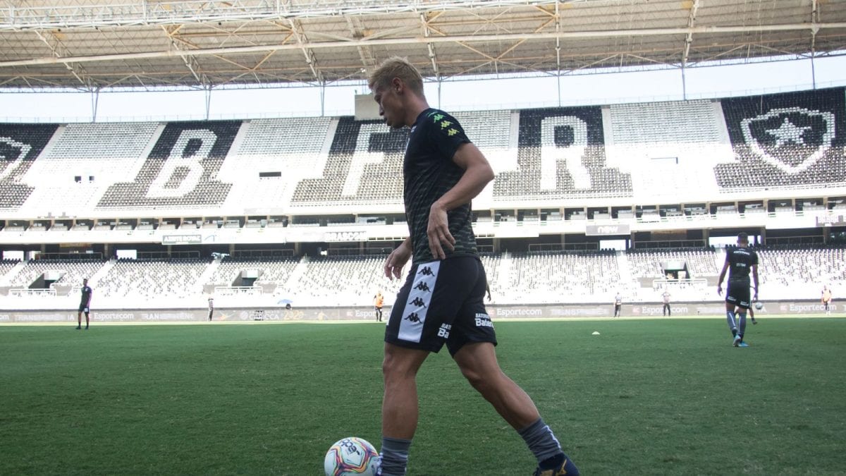 Ex-Japan Footballer Says Sponsor Hit Pause After He Supported Iran's FIFA World Cup Spot