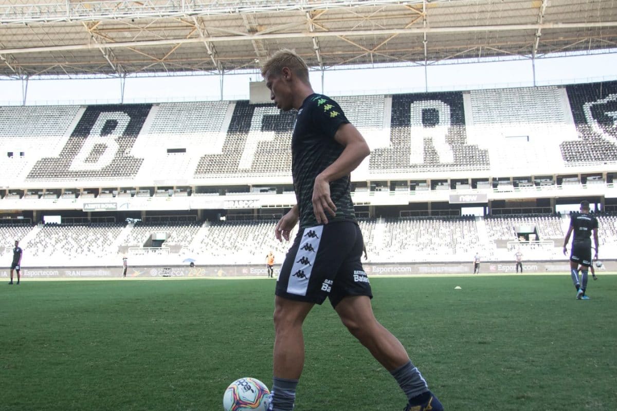 Ex-Japan Footballer Says Sponsor Hit Pause After He Supported Iran's FIFA World Cup Spot