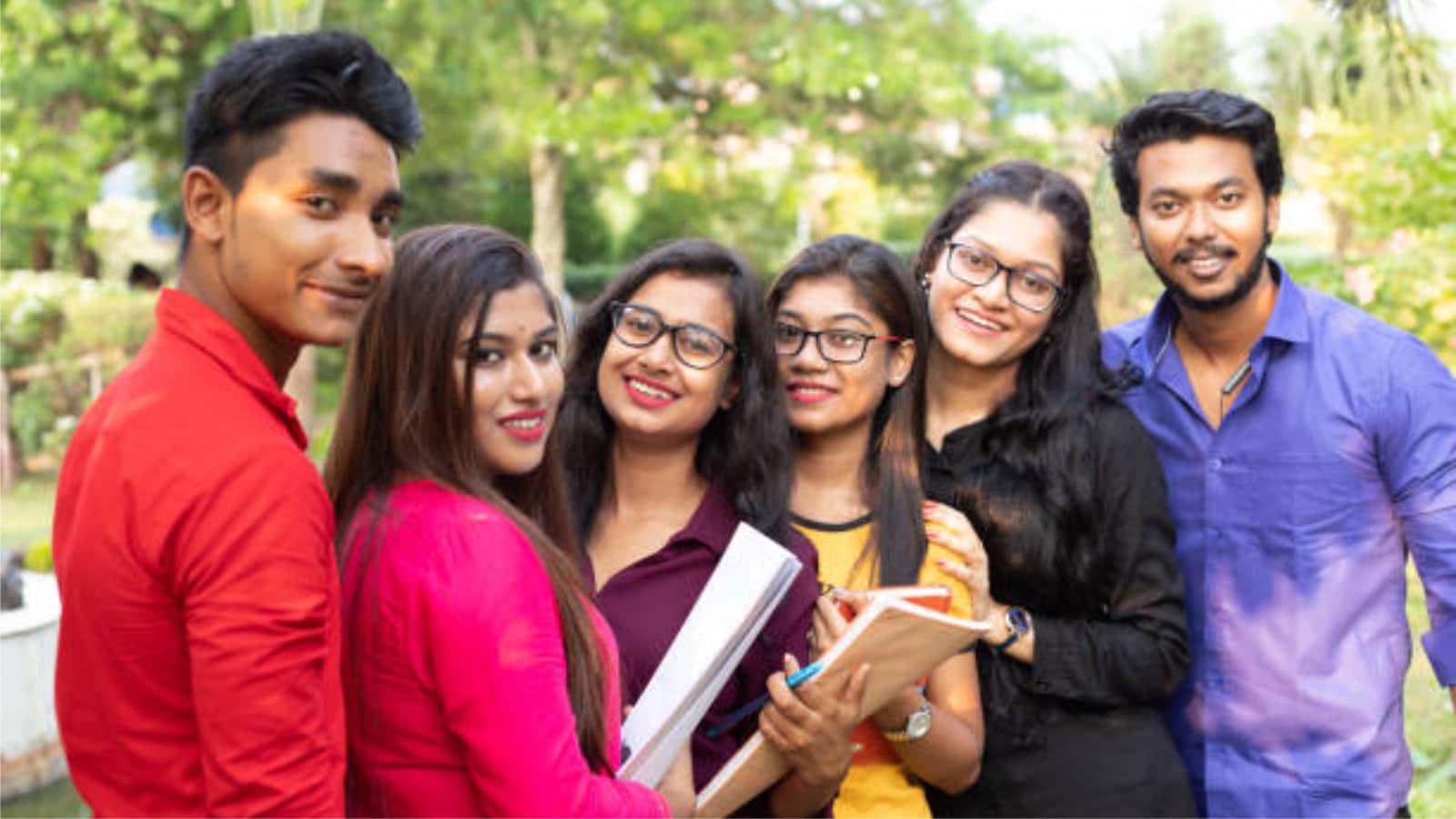 Agriculture Department: Agriculture drives Bihar’s economy, employing over 77% of the workforce and contributing around 25% to the state’s GDP. The Agricultural Department is offering government jobs for 12th-pass candidates as Agricultural Assistants, supporting farming activities and advancing Bihar’s agricultural development.