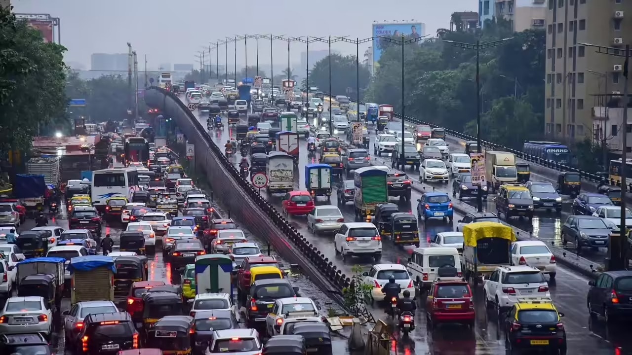 Why Mumbai Flyovers are no Longer Solving the city Traffic Problem photos