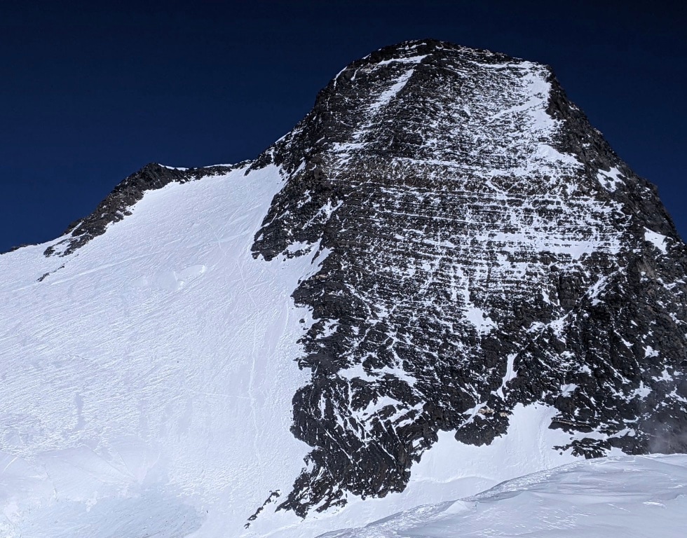  With towering peaks like Ismoil Somoni Peak (7,495 m), Independence Peak, and Kaufman Peak, the region captivates with glacial valleys, turquoise lakes, and endless high-altitude plains—a natural wonder that has inspired explorers for centuries.