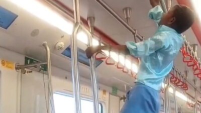 Authorities urge parents to stop such unsafe acts.